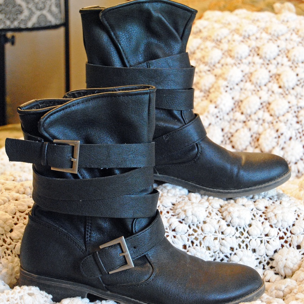 Black Mid-Calf Strap-Wrapped Buckled Boots
